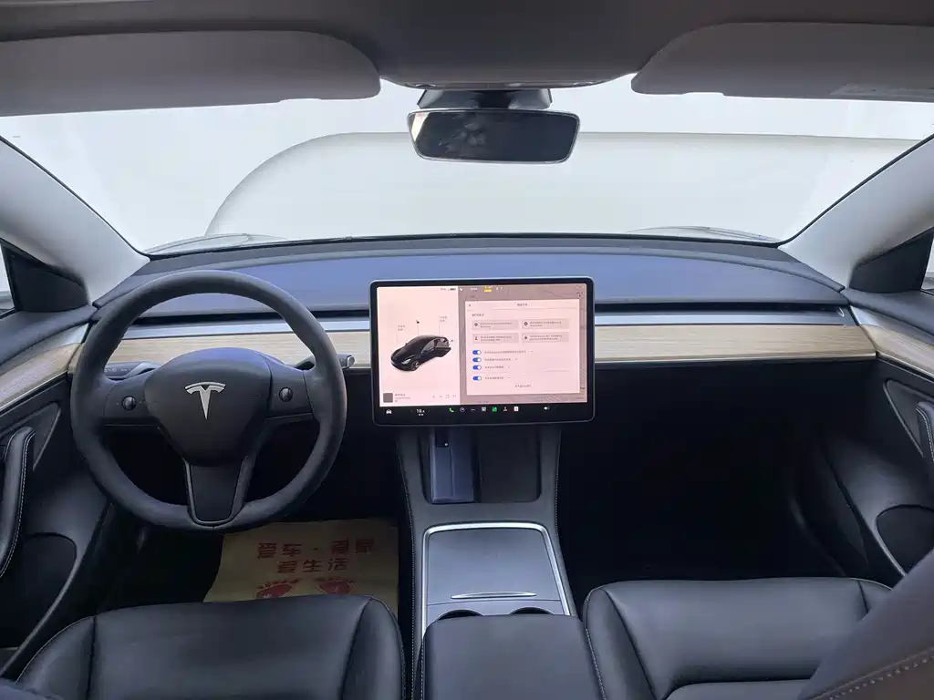 Tesla Model 3 — фото 8