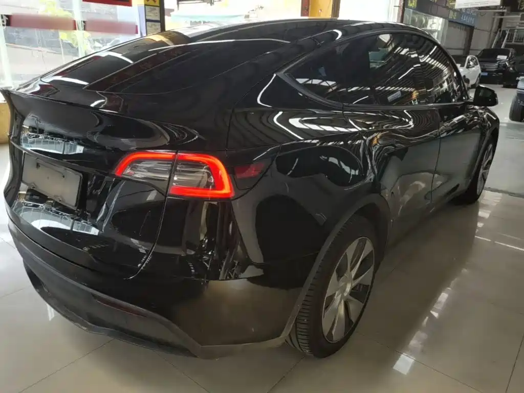 Tesla Model Y — фото 7