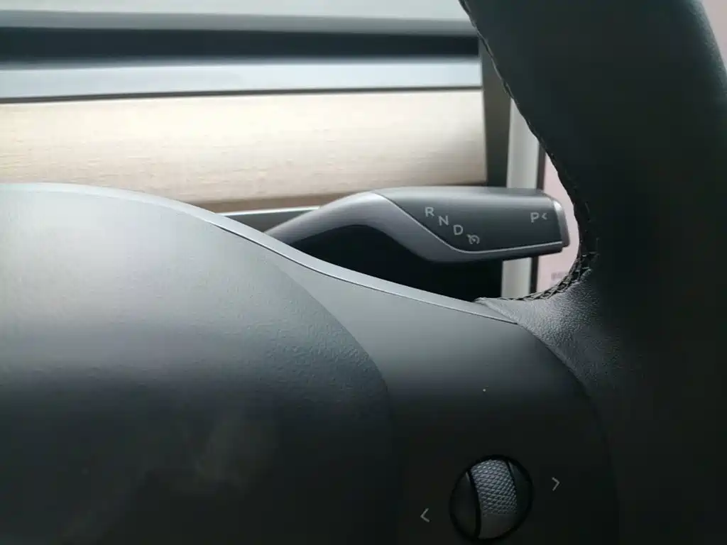 Tesla Model 3 — фото 14