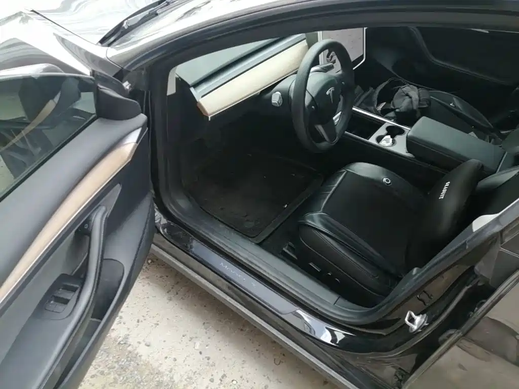 Tesla Model 3 — фото 16