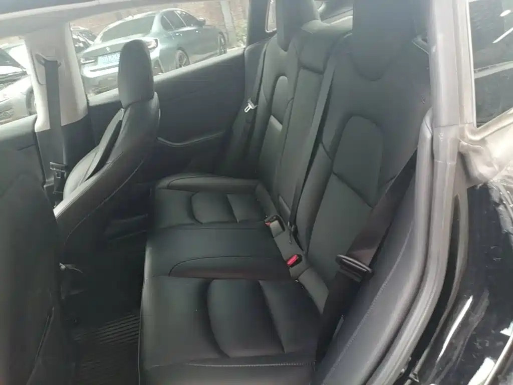 Tesla Model 3 — фото 17