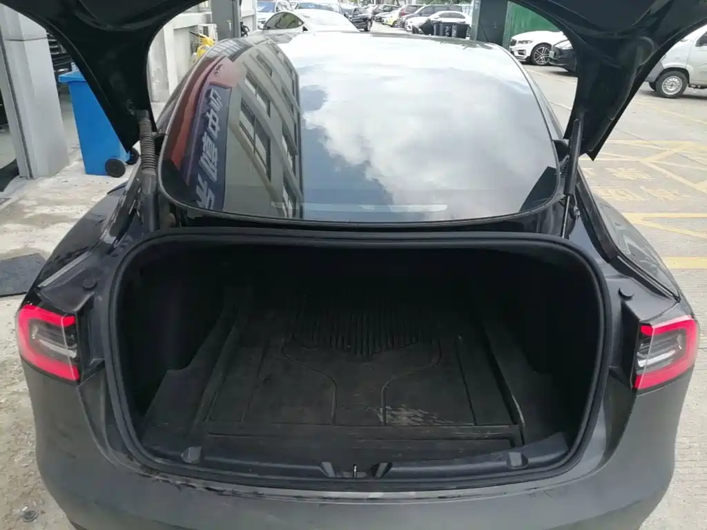 Tesla Model 3 — фото 19