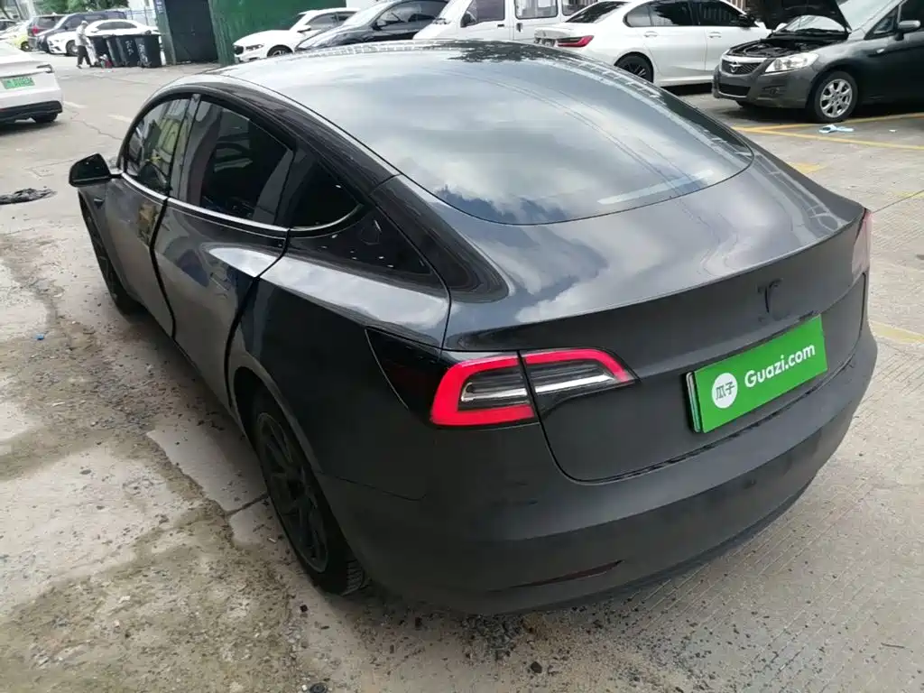 Tesla Model 3 — фото 5