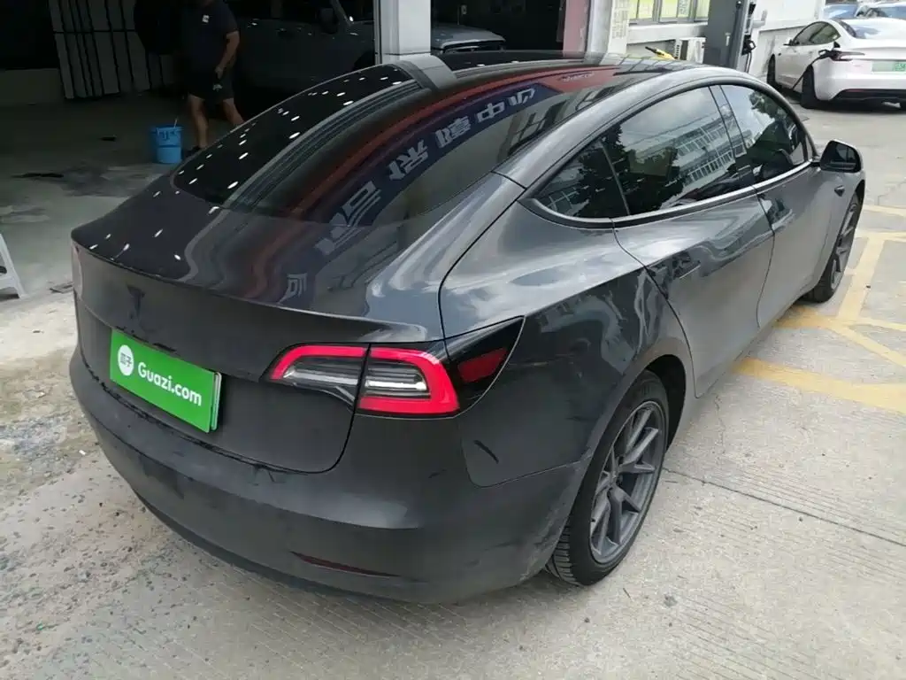 Tesla Model 3 — фото 7