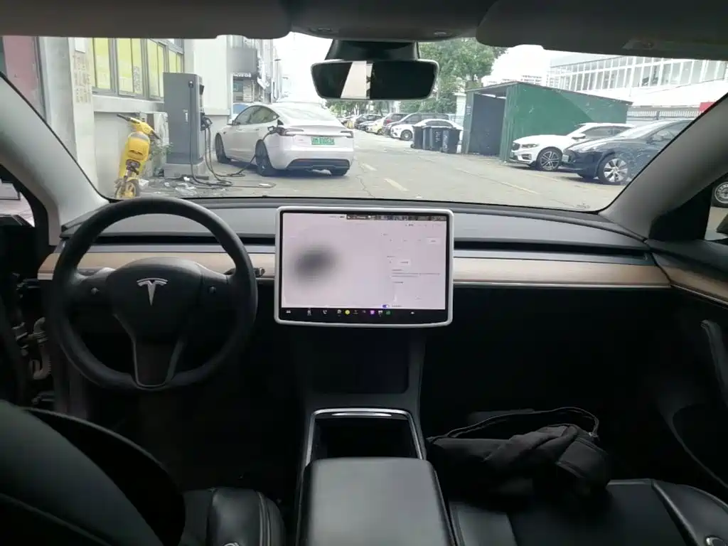 Tesla Model 3 — фото 10