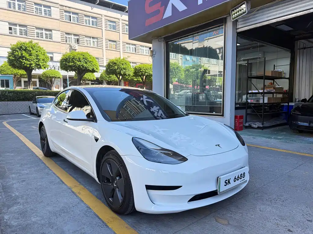 Tesla Model 3 — фото 3