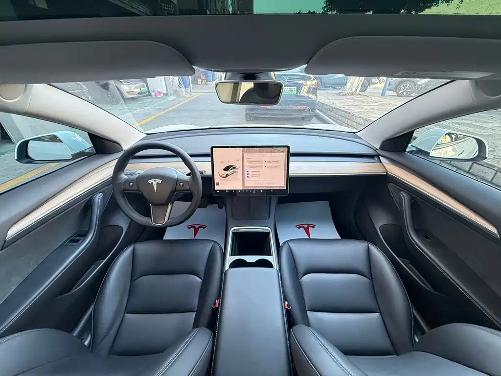 Tesla Model 3 — фото 7