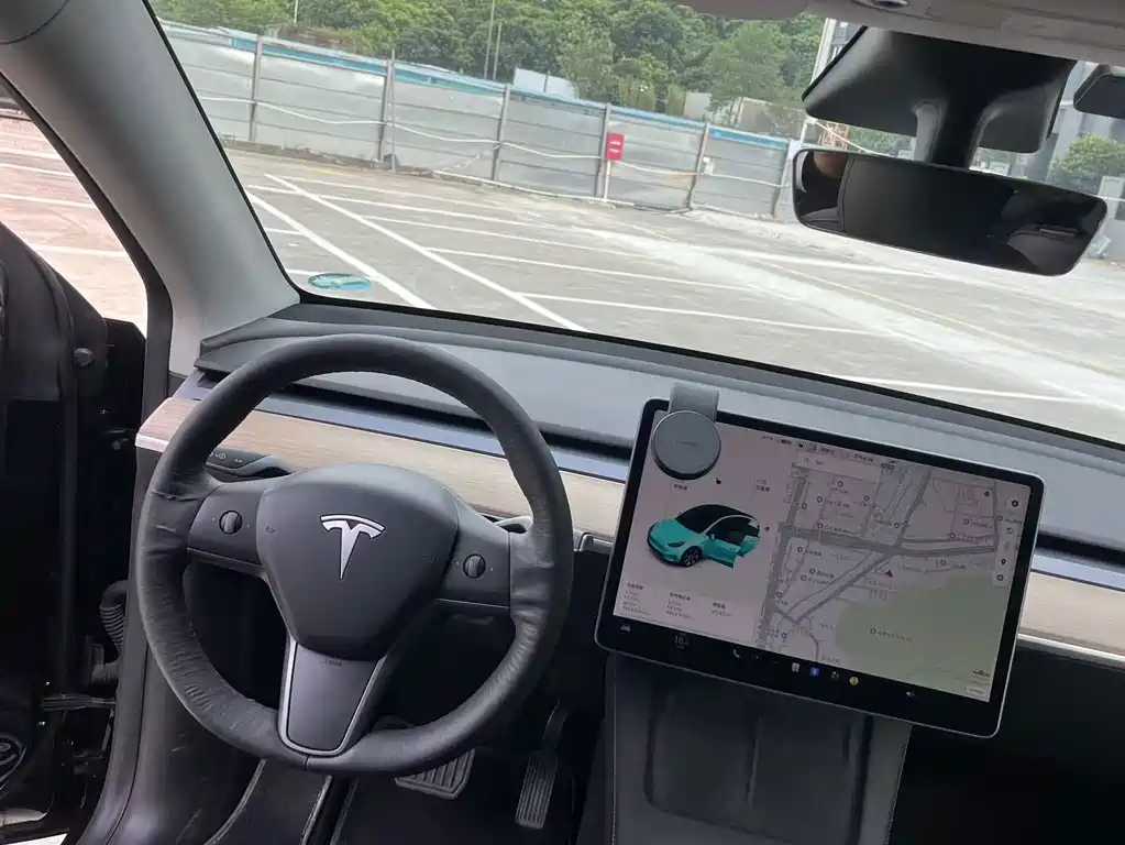 Tesla Model Y — фото 5