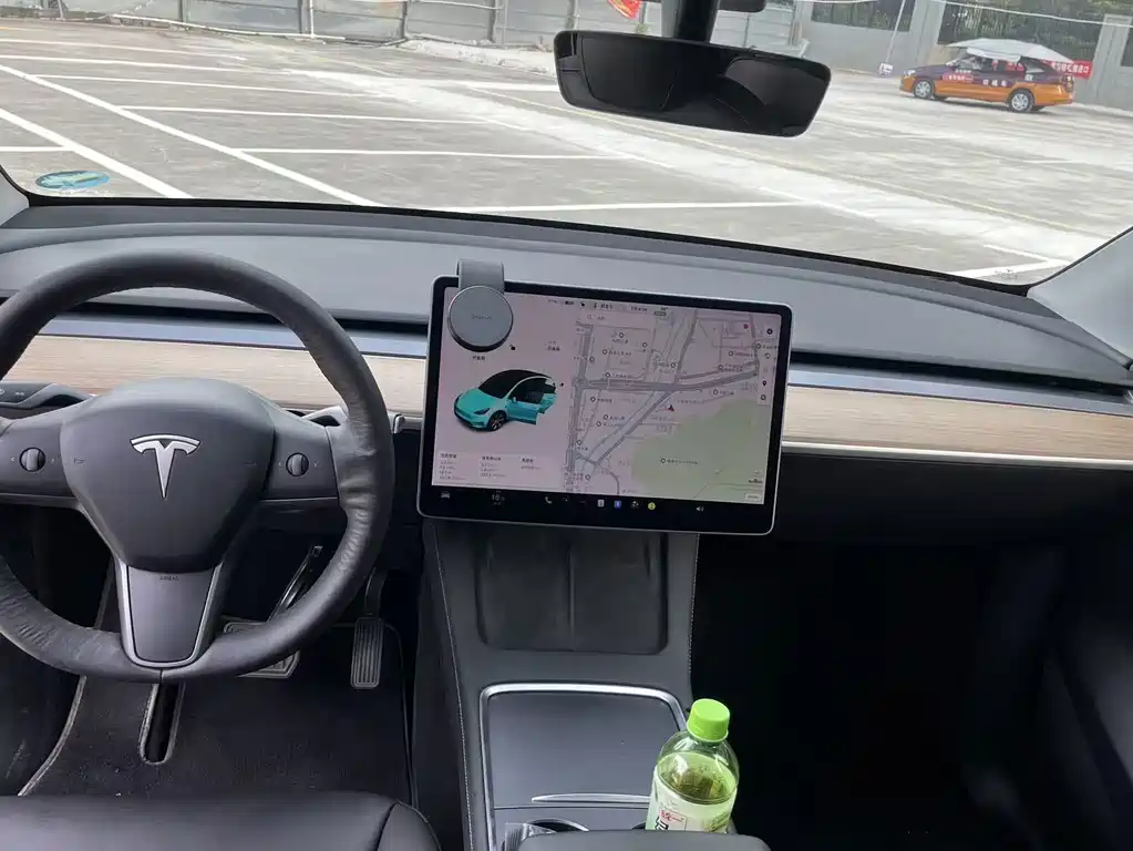 Tesla Model Y — фото 6