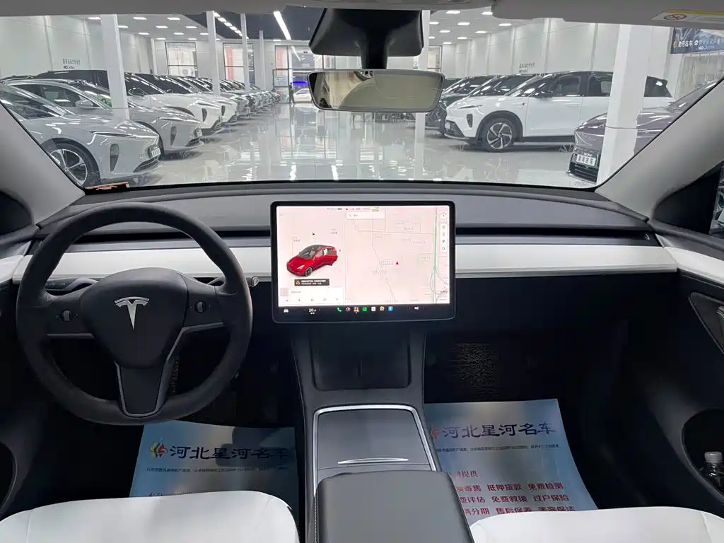 Tesla Model Y — фото 11