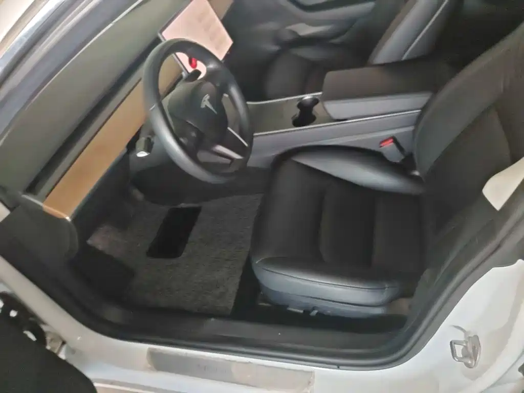 Tesla Model 3 — фото 15