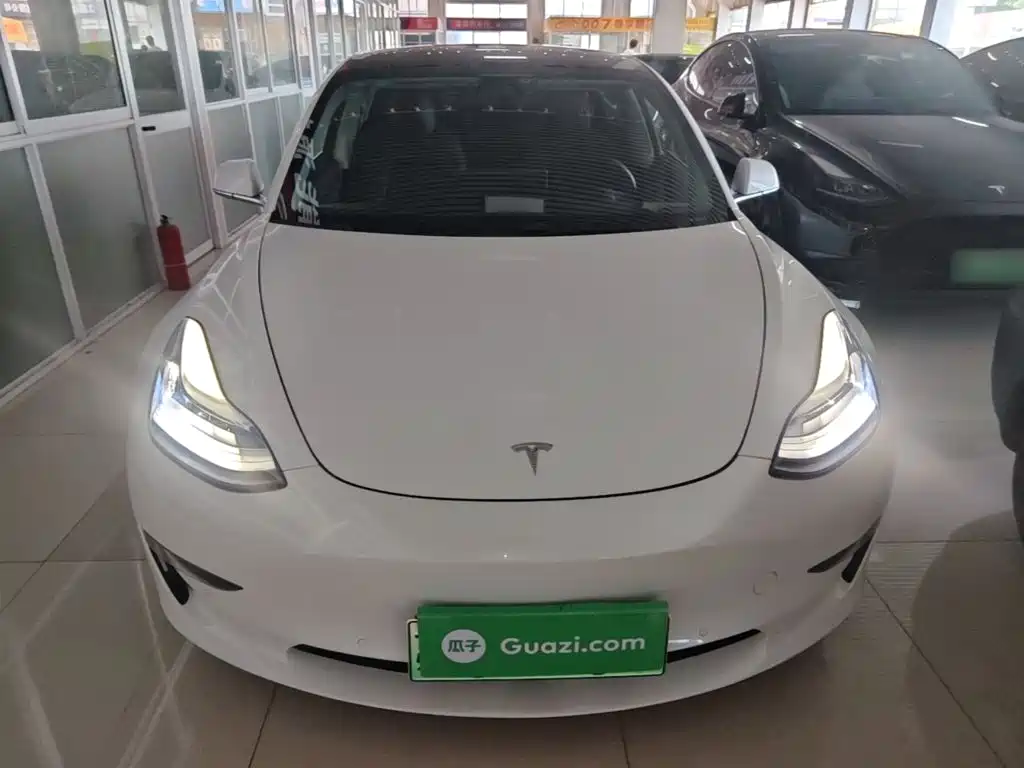 Tesla Model 3 — фото 3