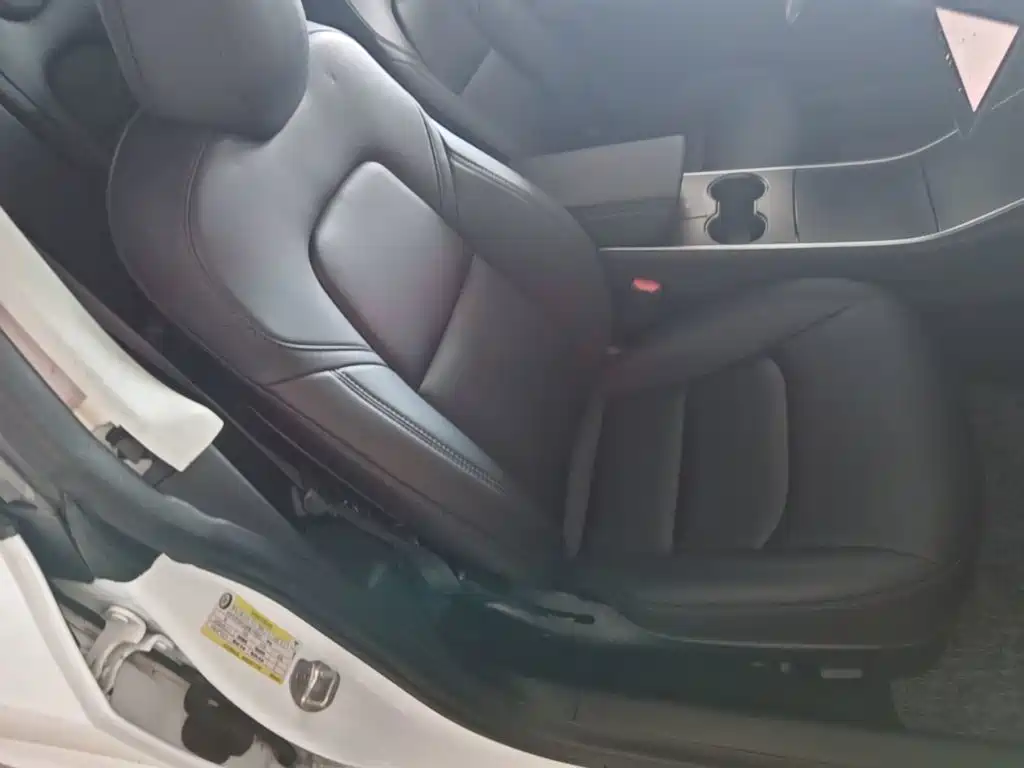Tesla Model 3 — фото 25