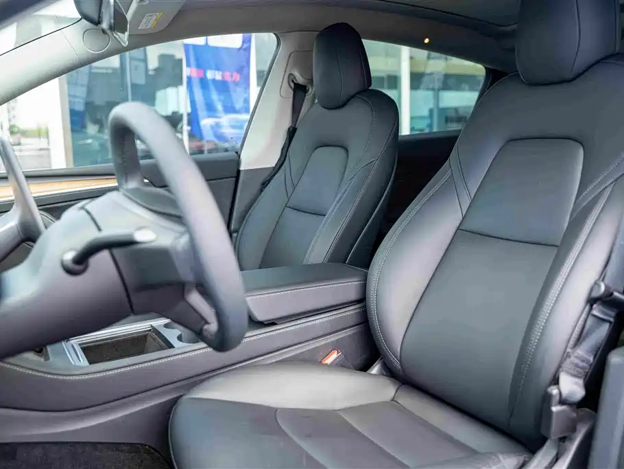 Tesla Model Y — фото 11