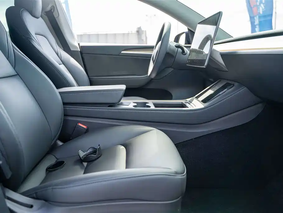 Tesla Model Y — фото 14