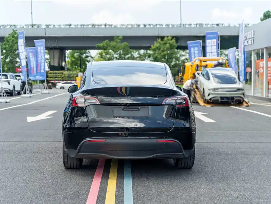 Tesla Model Y — фото 7
