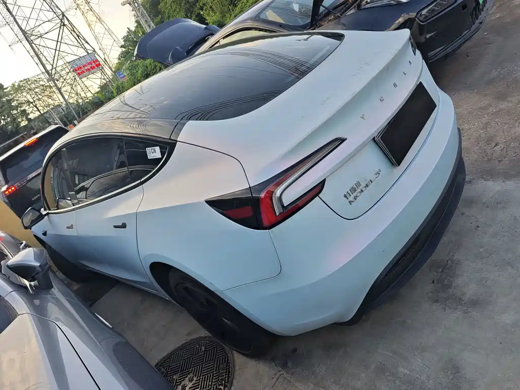 Tesla Model 3 — фото 4