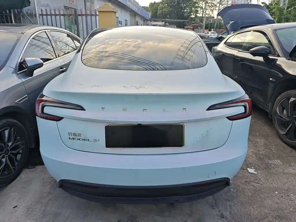Tesla Model 3 — фото 5