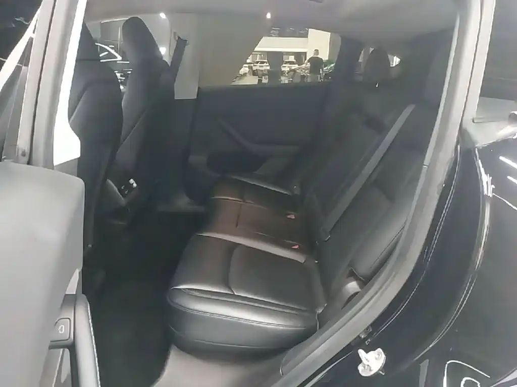 Tesla Model Y — фото 17