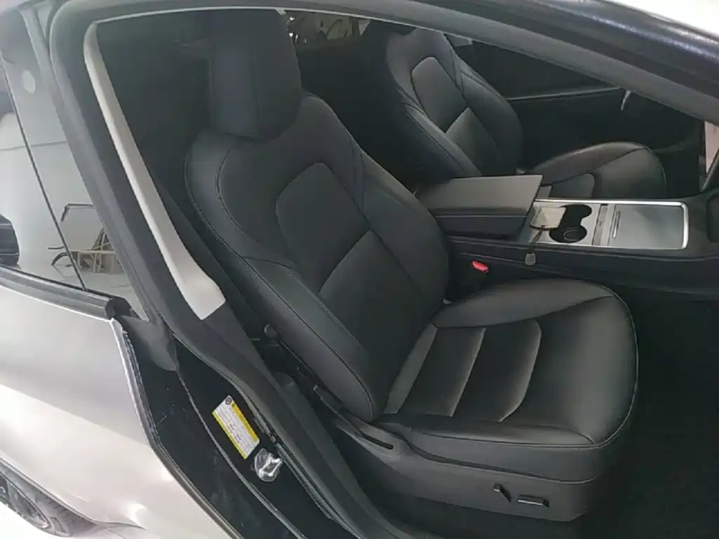 Tesla Model Y — фото 25