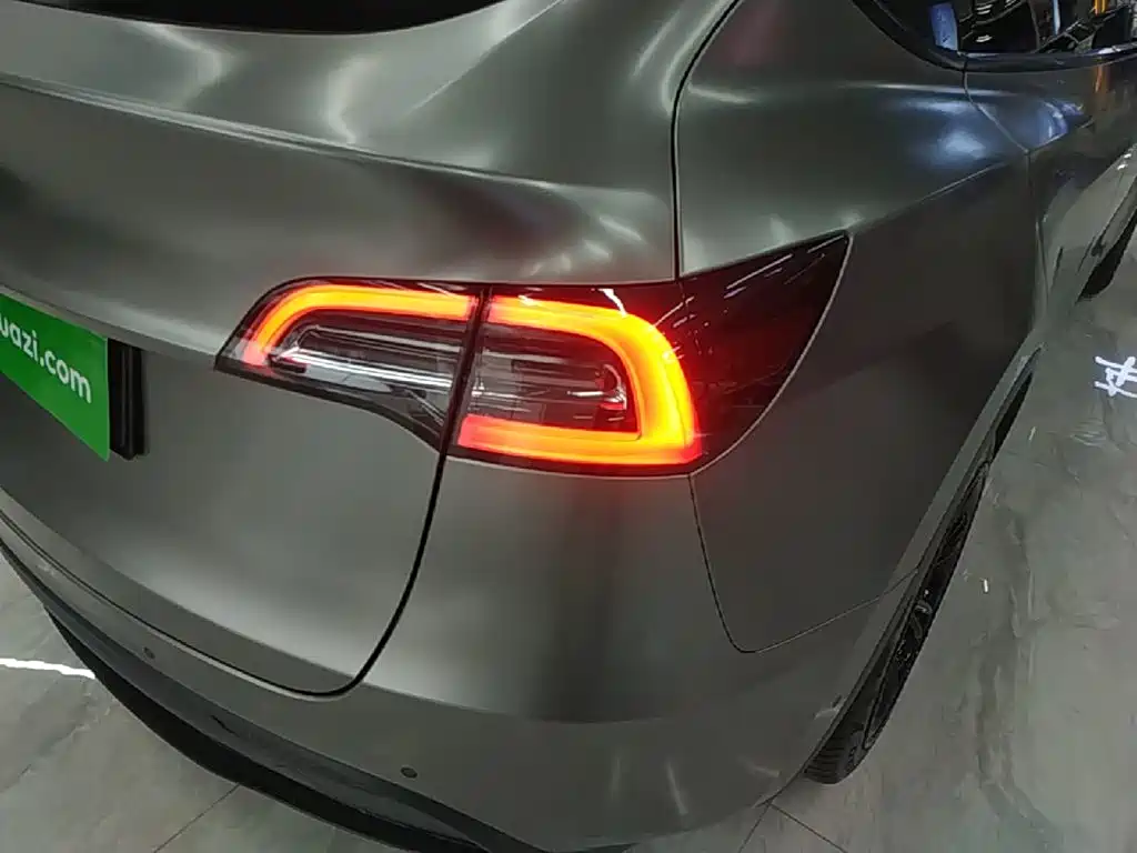 Tesla Model Y — фото 8