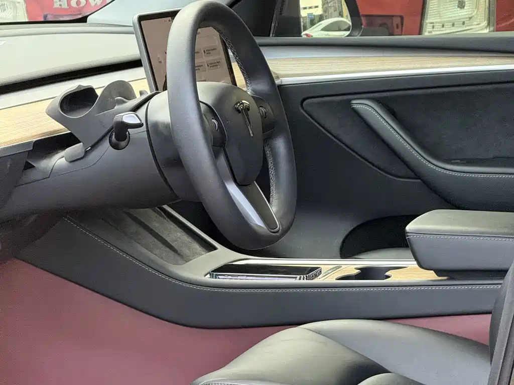 Tesla Model Y — фото 5