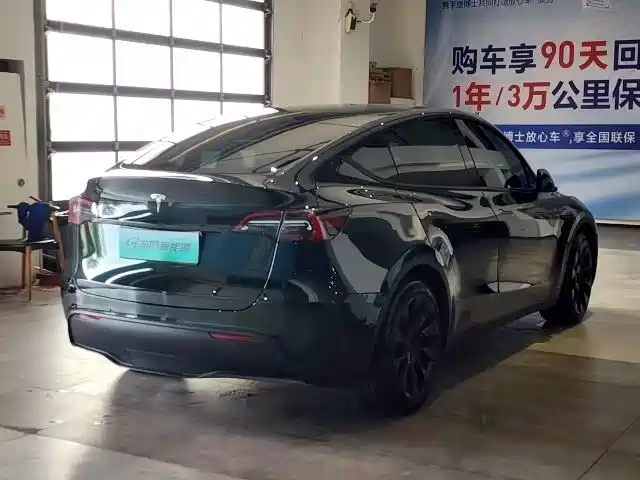 Tesla Model Y — фото 7