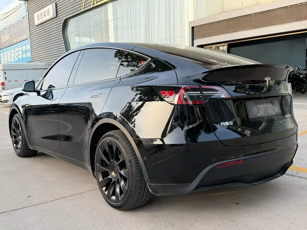 Tesla Model Y — фото 4