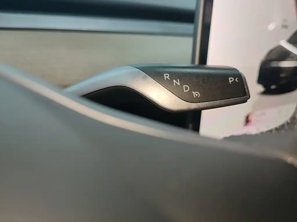 Tesla Model Y — фото 14