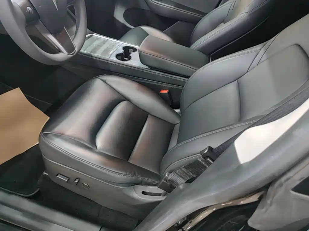 Tesla Model Y — фото 15