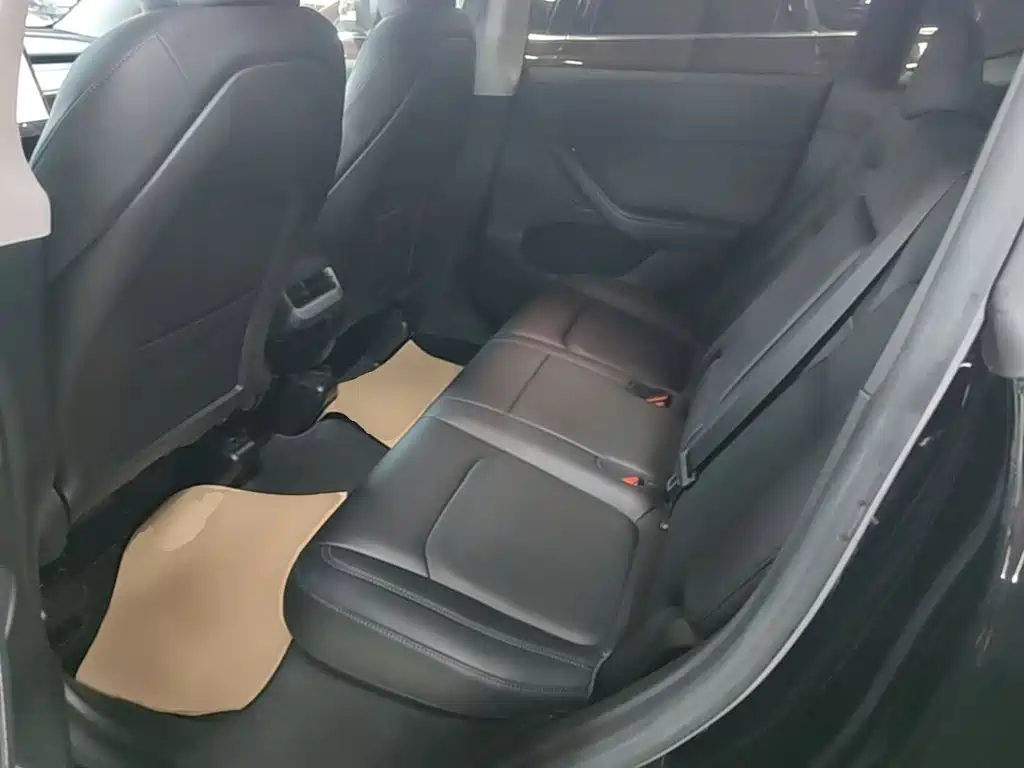 Tesla Model Y — фото 17