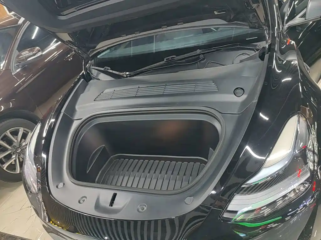 Tesla Model Y — фото 20