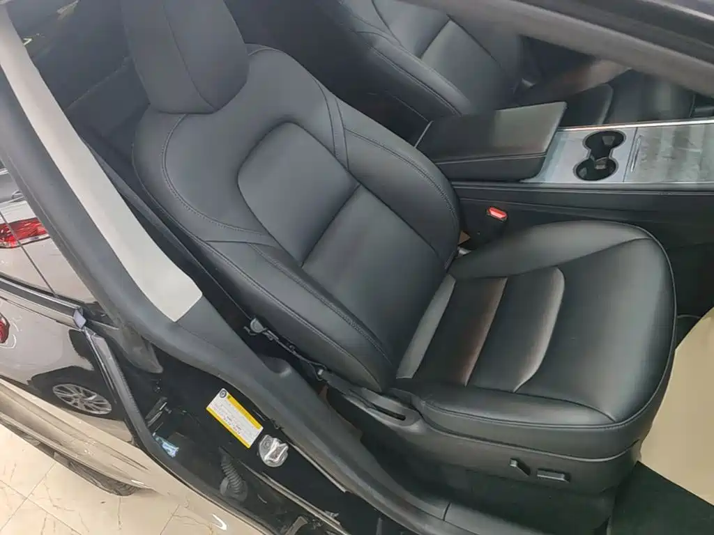 Tesla Model Y — фото 25