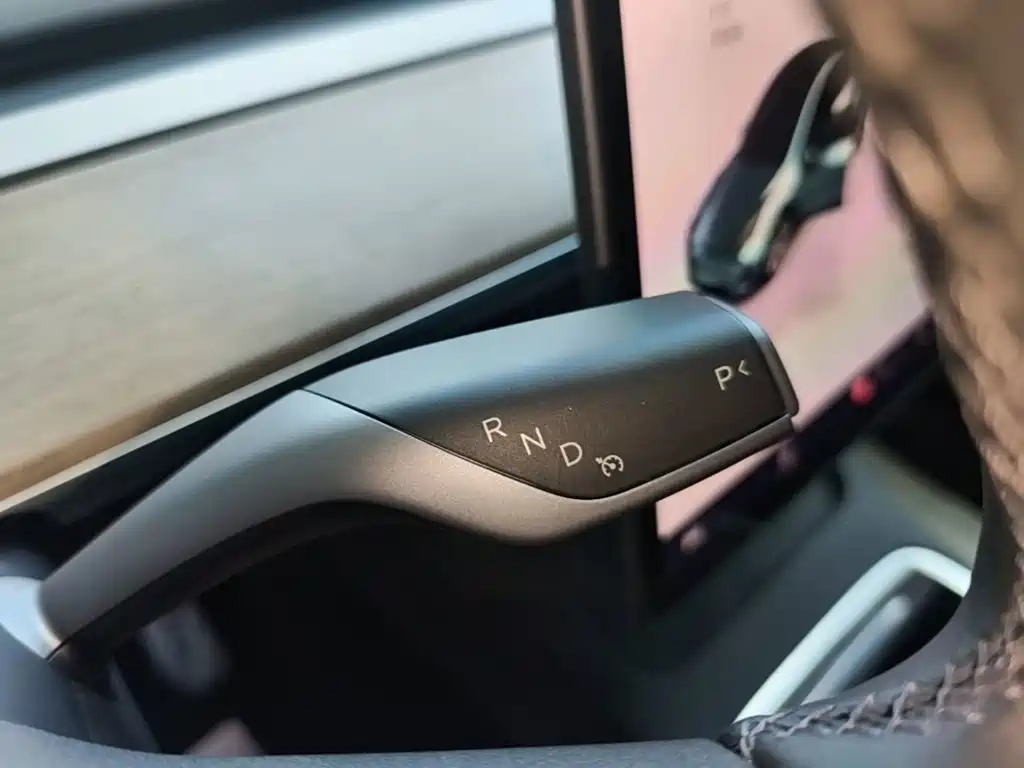 Tesla Model Y — фото 14