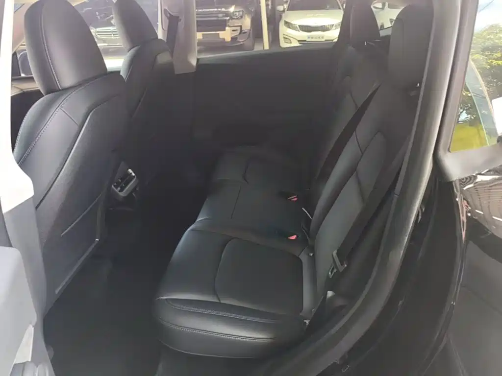 Tesla Model Y — фото 17