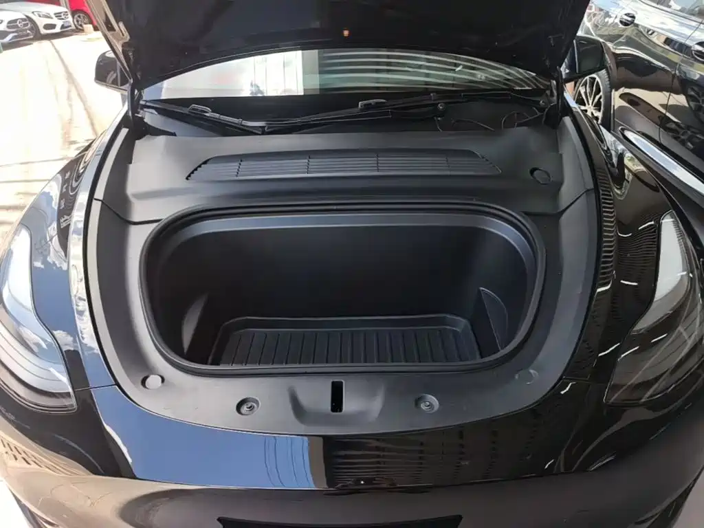 Tesla Model Y — фото 20