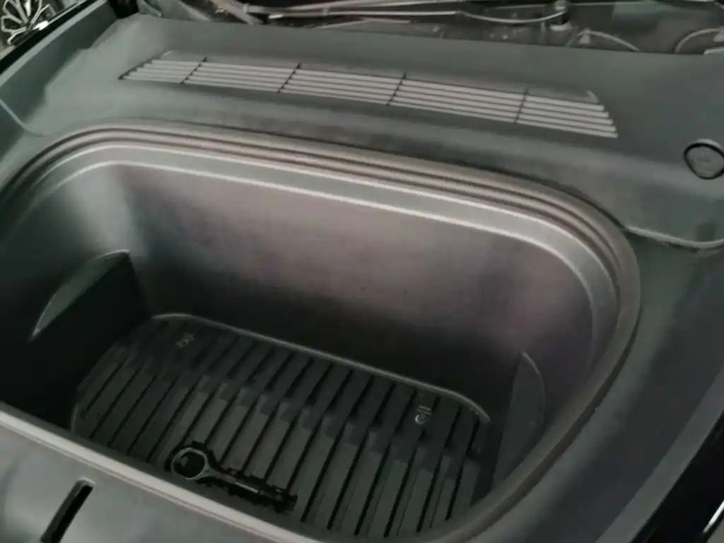 Tesla Model Y — фото 20