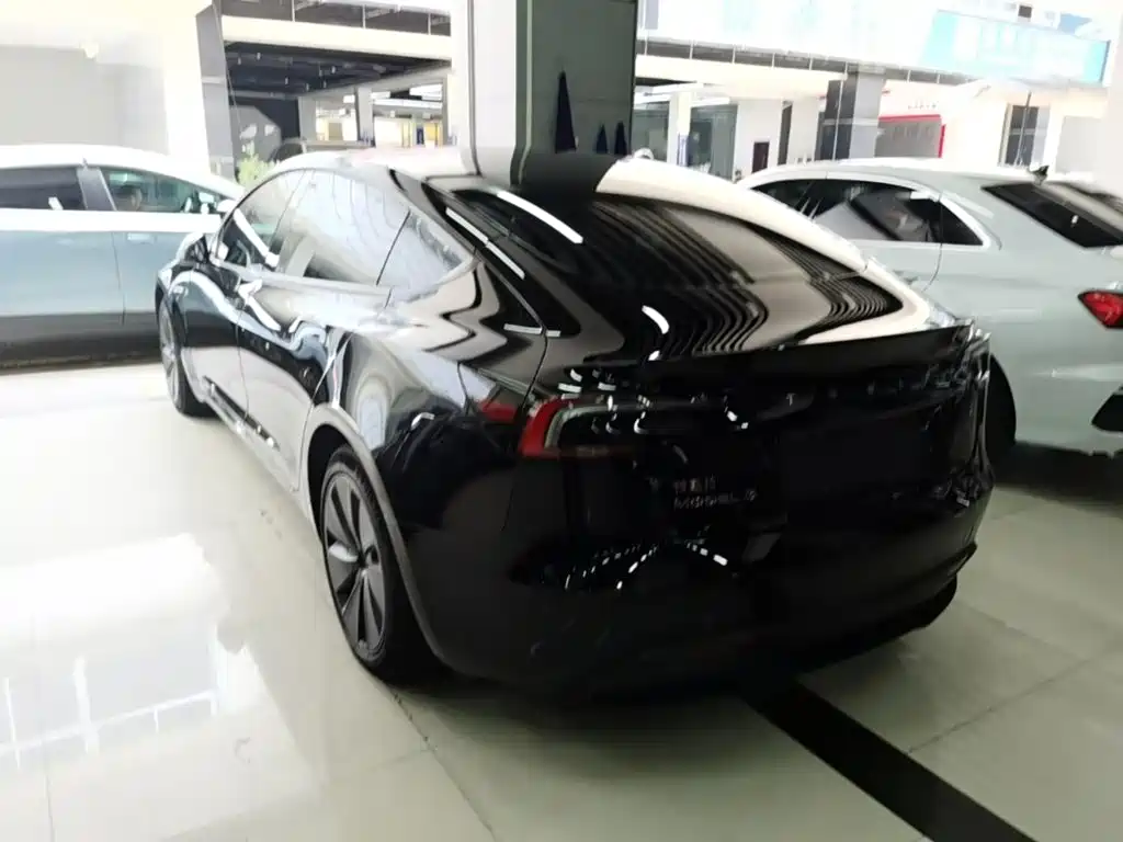 Tesla Model 3 — фото 5