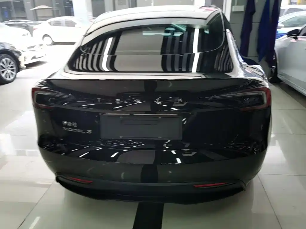 Tesla Model 3 — фото 6