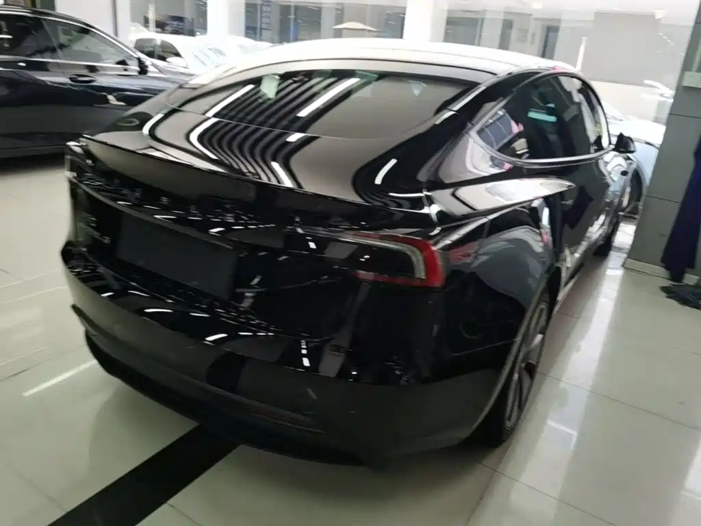 Tesla Model 3 — фото 7