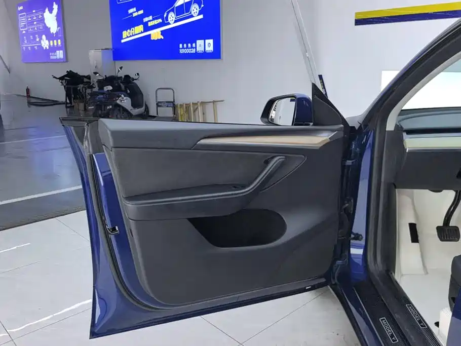 Tesla Model Y — фото 7
