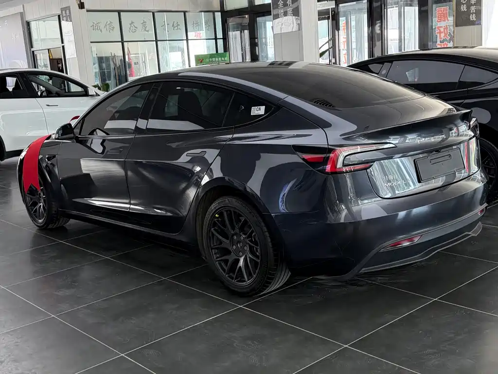 Tesla Model 3 — фото 4