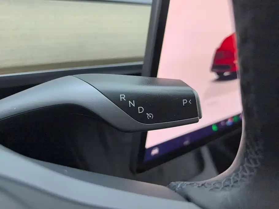 Tesla Model Y — фото 16
