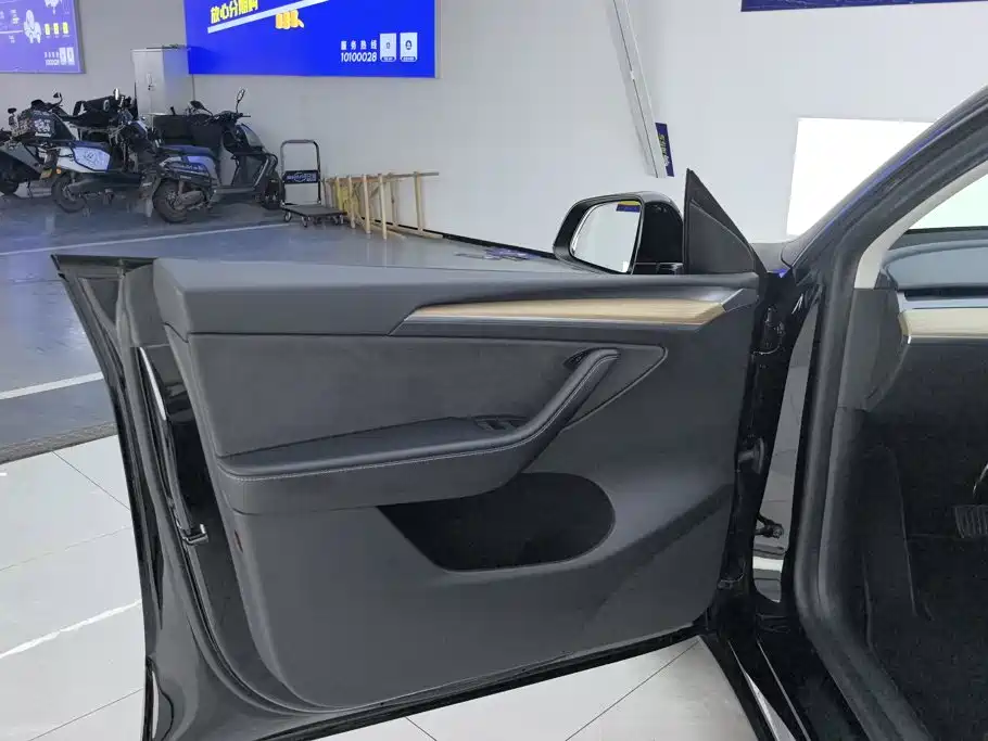 Tesla Model Y — фото 7