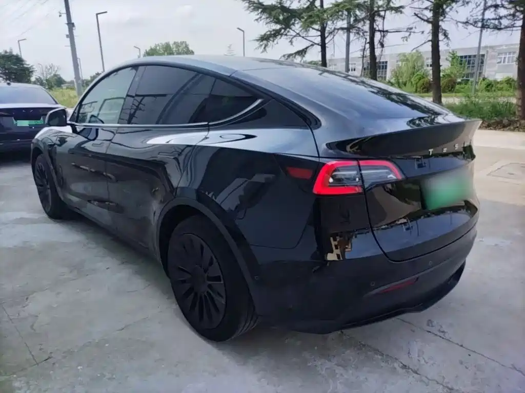 Tesla Model Y — фото 5