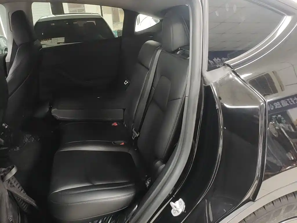 Tesla Model Y — фото 17