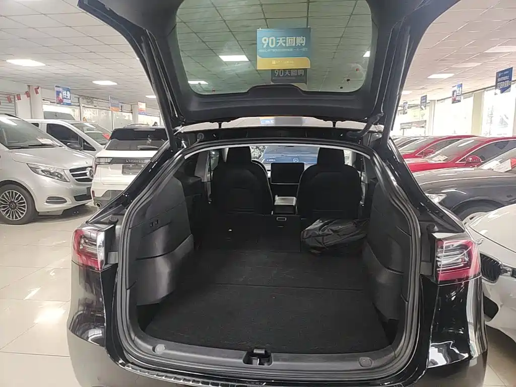 Tesla Model Y — фото 19