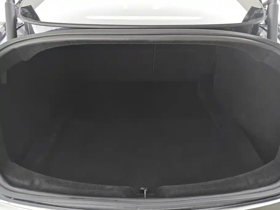 Tesla Model 3 — фото 4