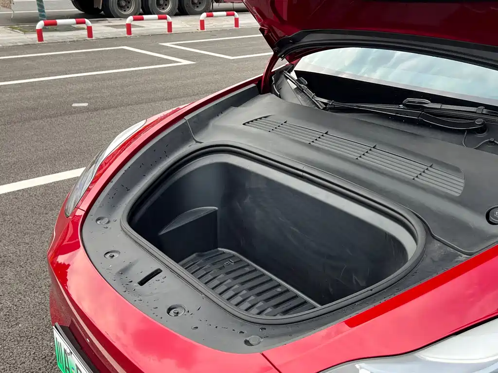 Tesla Model Y — фото 13