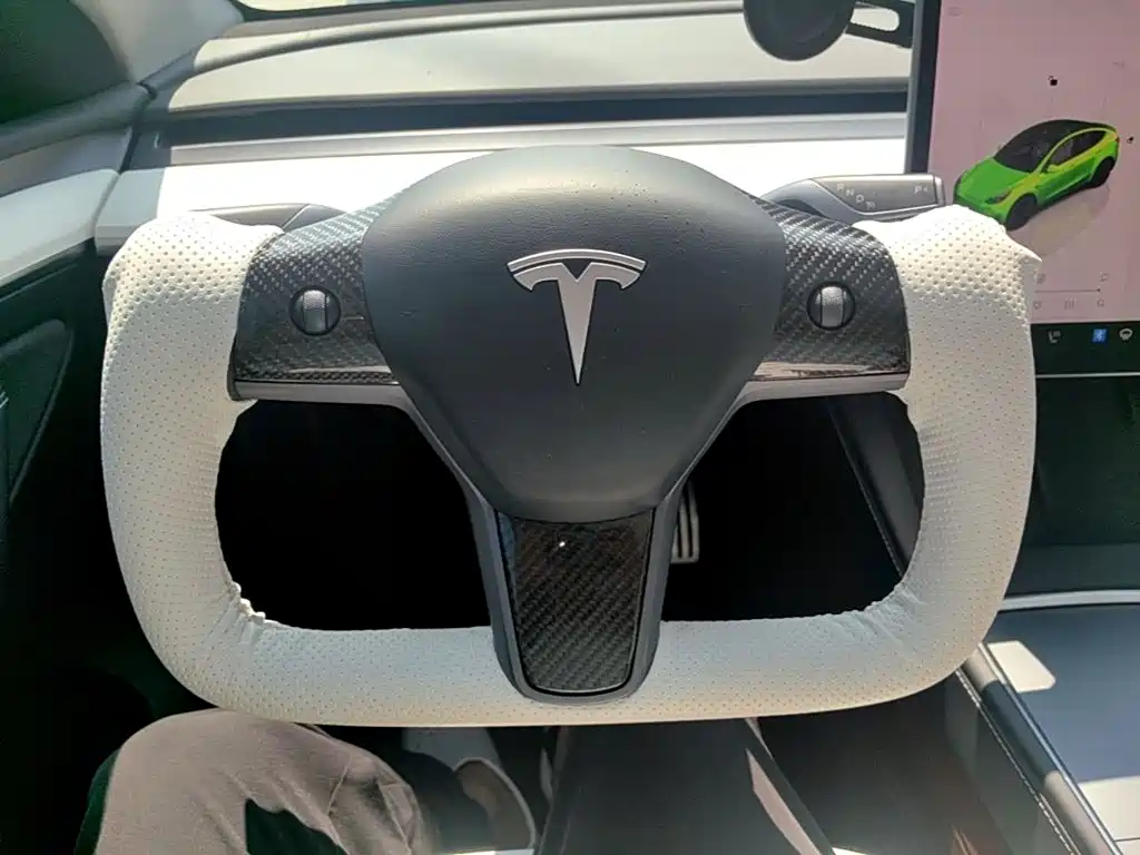 Tesla Model Y — фото 11